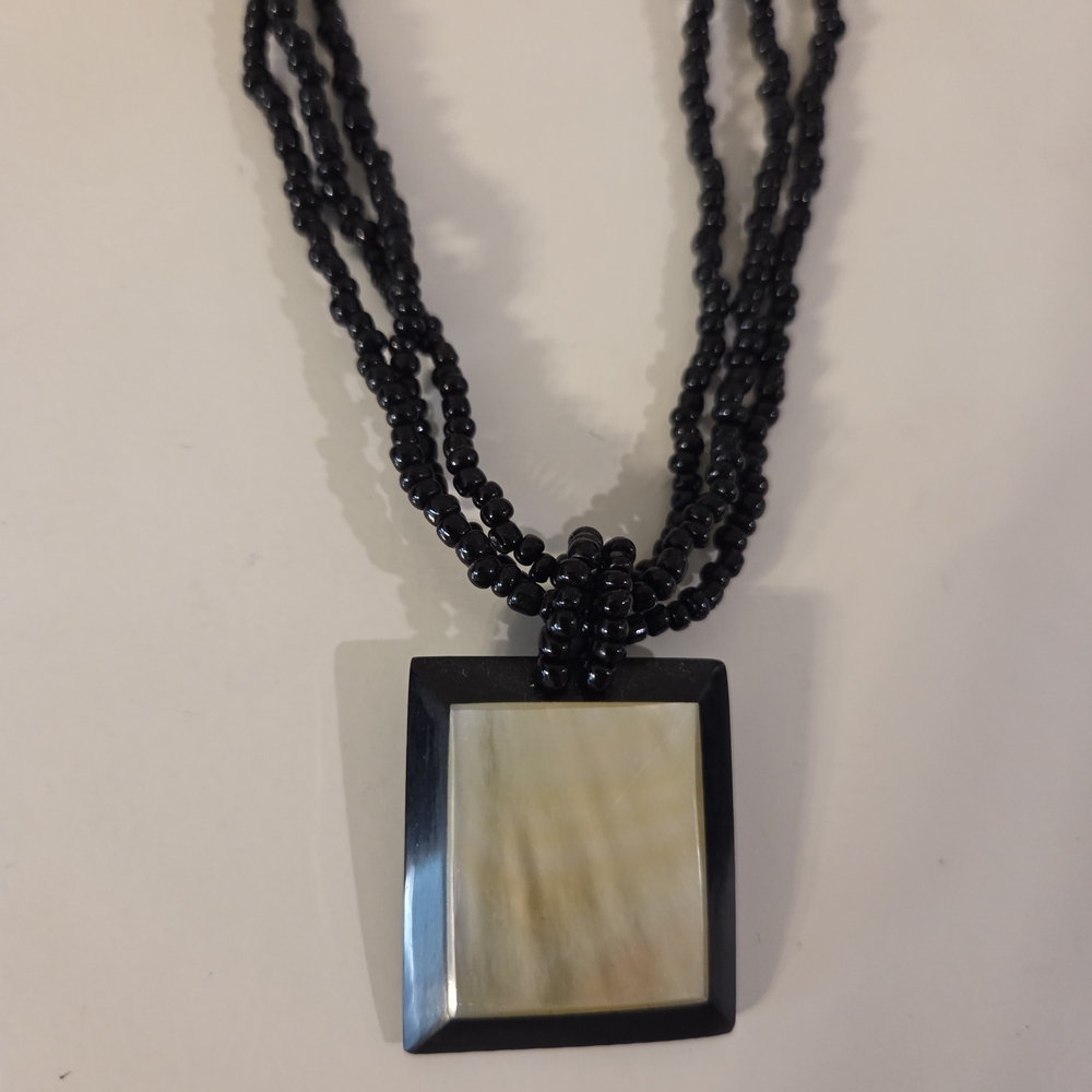 Elegant Black and Cream Necklace